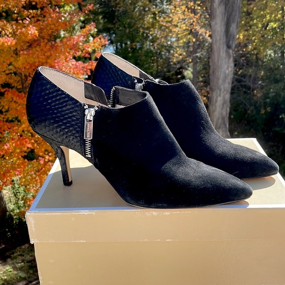 Michael Kors Clara Mid Bootie Suede Zip Heel EUC - Picture 2 of 13